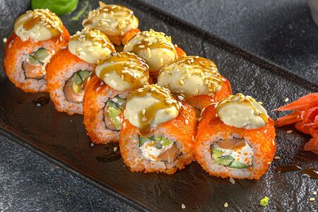 Ролл запеченный Окинава (лосось)