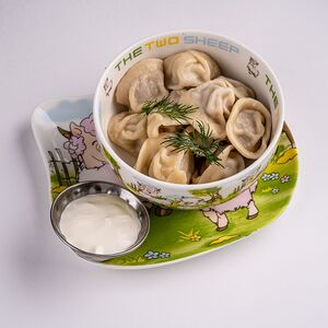 Домашние пельмешки со сметаной