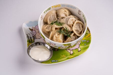 Домашние пельмешки со сметаной