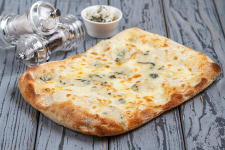 Римская пицца Четыре сыра