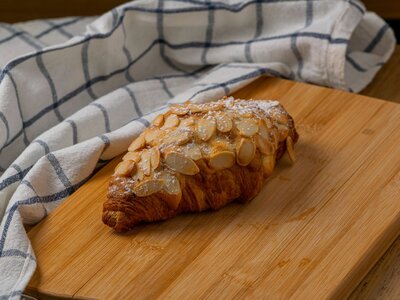 Миндальный круассан