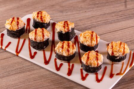 Ролл с креветкой