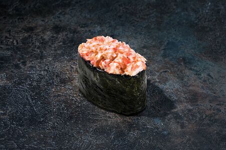 Острые суши с крабом