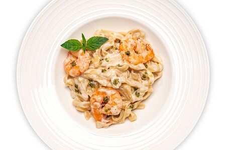 Паста с креветками и соусом песто