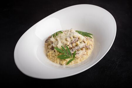 Бычьи хвосты с птитимом и грибами