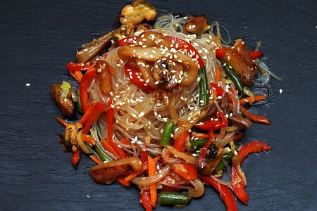 Фунчоза с морским коктейлем