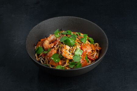 Вок с морепродуктами