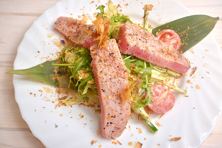 Салат с тунцом