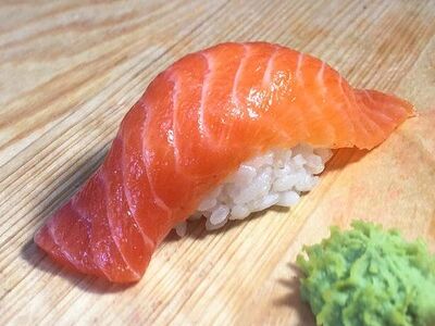 Суши лосось