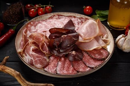 Ассорти европейских колбас