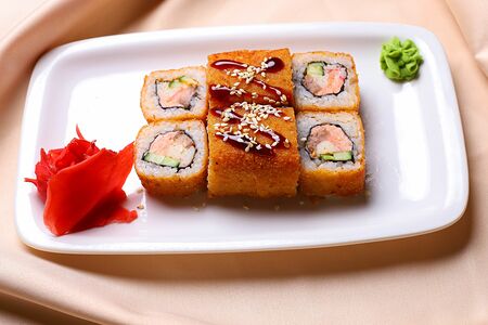 Горячий ролл Темпура с креветкой