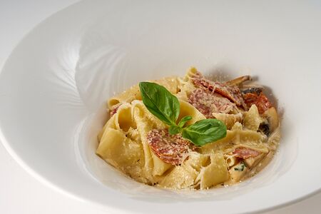 Паппарделле с шампиньонами и чоризо