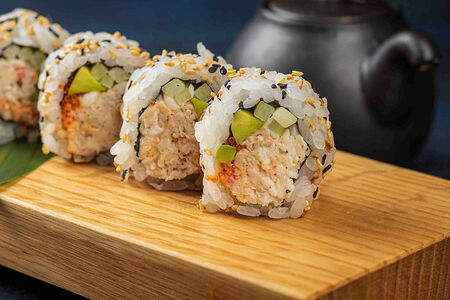 Ролл Калифорния с крабом