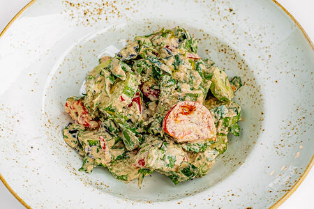 Овощной салат по-грузински с орехами и специями