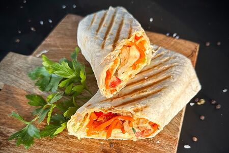 Шаурма с курицей в лаваше