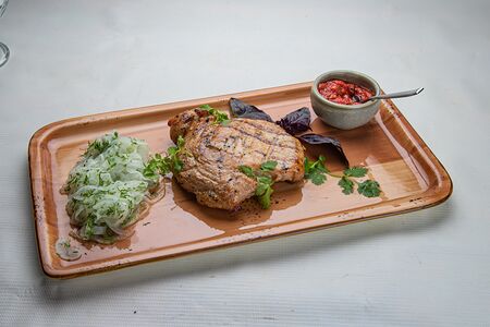 Свиная шея на гриле