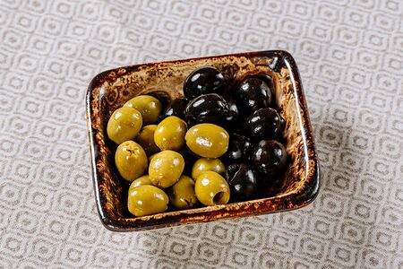 Маслины и оливки