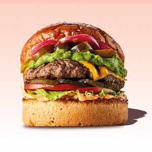 Мексиканский бургер с пряным гуакамоле, халапеньо и томатной сальсой