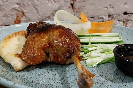 Утиная ножка в сливовой глазури