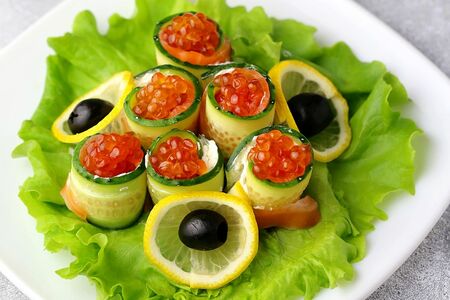 Рулетики из огурцов и слабосоленой семгой с икрой