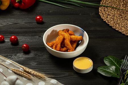 Наггетсы куриные с сырным соусом