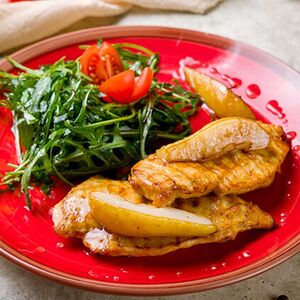 Куриное филе с карамелизированной грушей