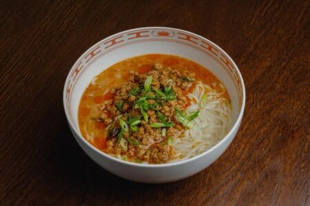 Лапша дан-дан со свиным фаршем