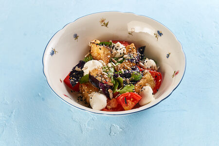 Салат с хрустящим баклажаном и сыром