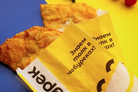 Чебурек с грибами, сыром моцарелла, куриной грудкой и помидорами