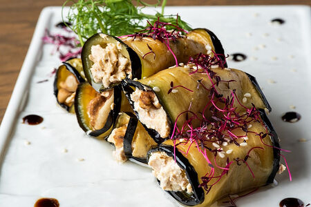 Рулетики из баклажан доставка