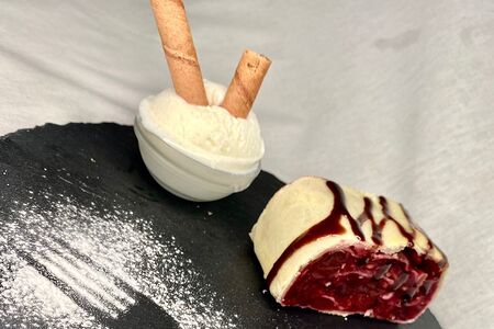 Штрудель вишневый