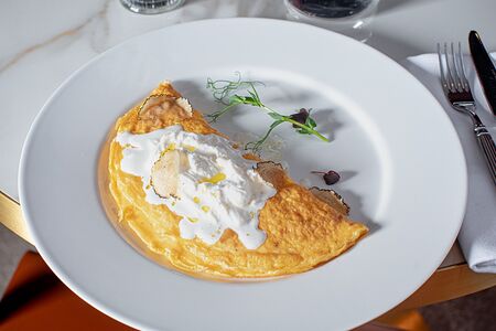 Омлет со страчателлой и трюфелем