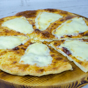 Хачапури королевский с тройным сыром