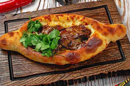 Хачапури с рваным брискетом