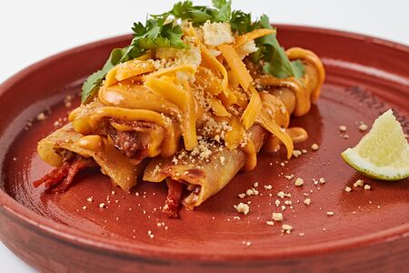 Энчилада с мясом и пепперони