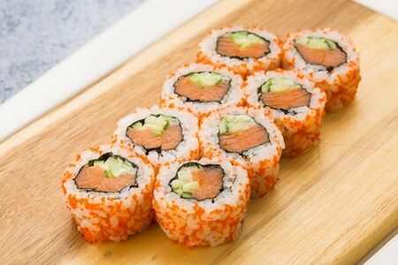 Ролл Калифорния с лососем
