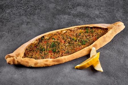 Пиде с говядиной и сыром