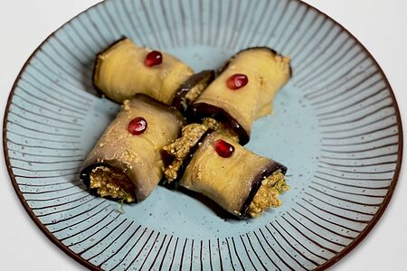 Рулетики из баклажана с орехами