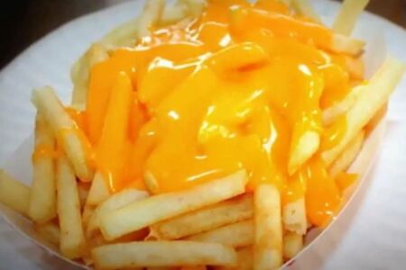 Картофель фри с сыром