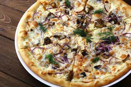 Пицца с курицей и грибами