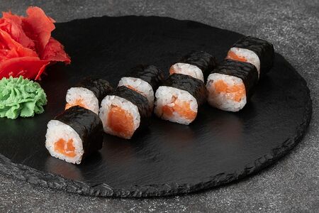 Роллы Маки с лососем