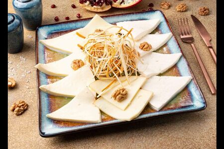 Ассорти из грузинских сыров