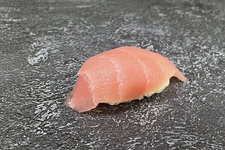 Суши с тунцом