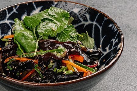 Салат с чёрными грибами Муэр