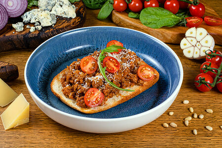 Брускетта Болоньезе