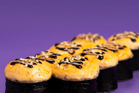 Запеченный ролл с тунцом