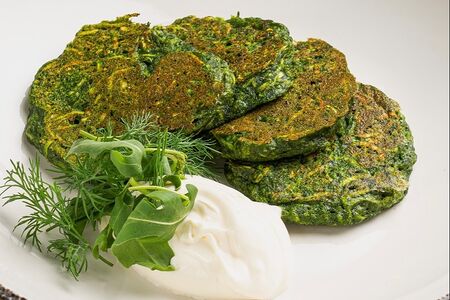 Оладьи из шпината и кабачков