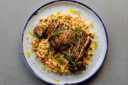 Куриное бедро с кокосовым птитимом