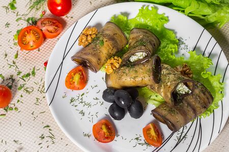 Рулетики из баклажан