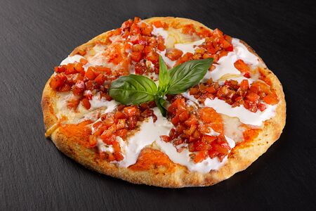 Римская пицца Томаты-страчателла